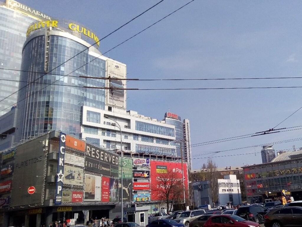В центре Киева не разминулись две иномарки, есть пострадавшие (ВИДЕО)