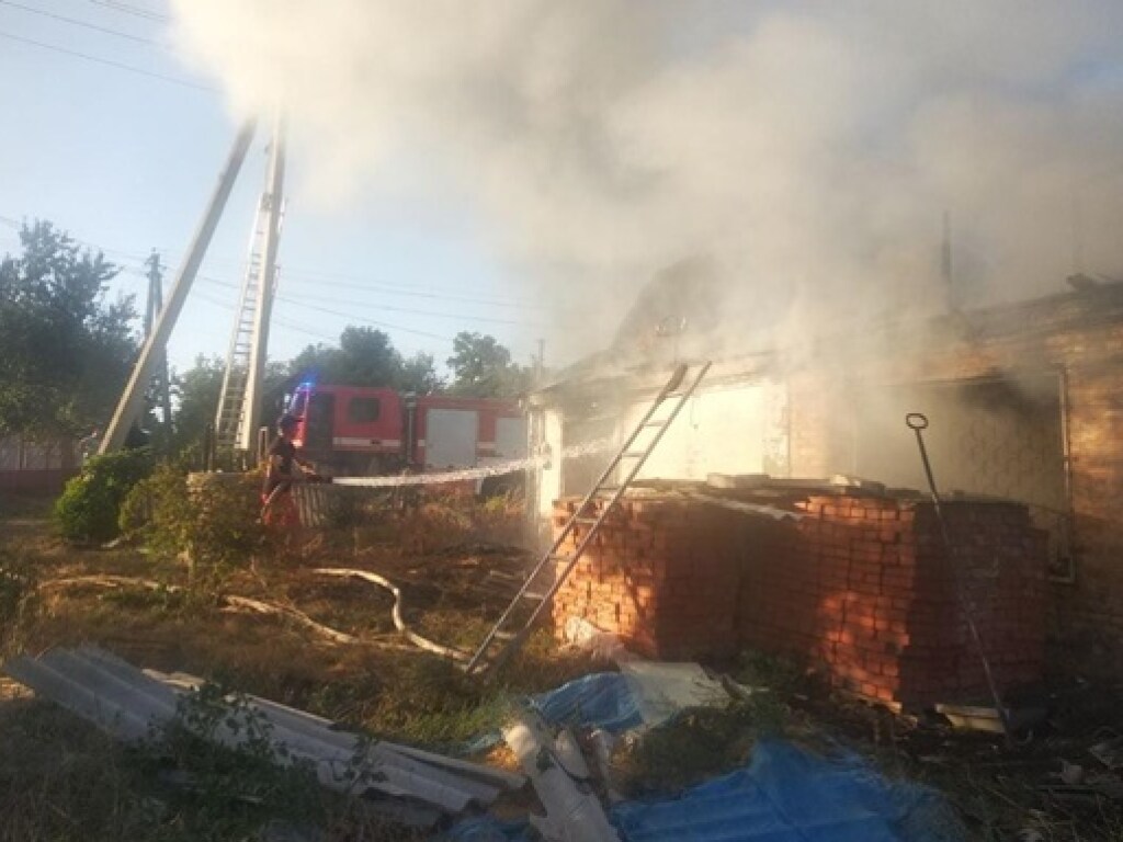 Журналист заявляет о поджоге дома его родителей в Черкасской области (ФОТО)