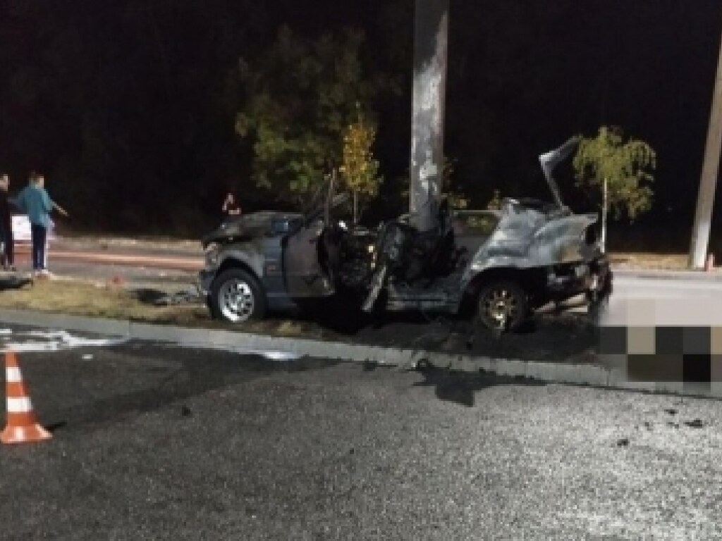 Жуткое ДТП в Запорожье: в горящем BMW погибли три человека (ФОТО, ВИДЕО)