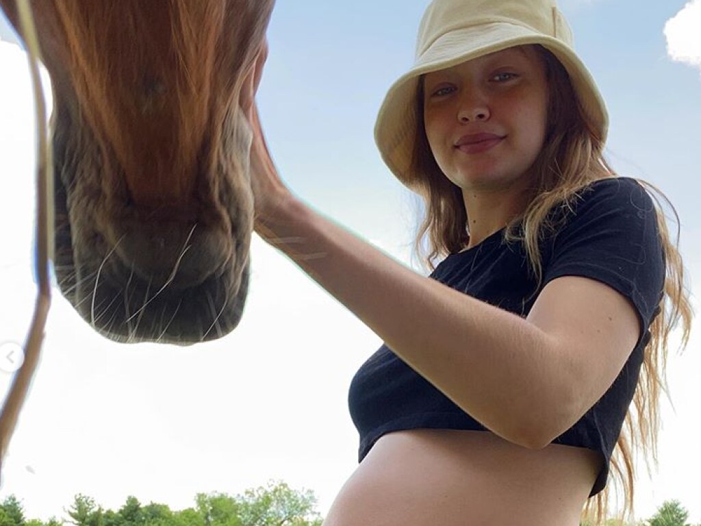 Беременная Джиджи Хадид поделилась новыми трогательными снимками