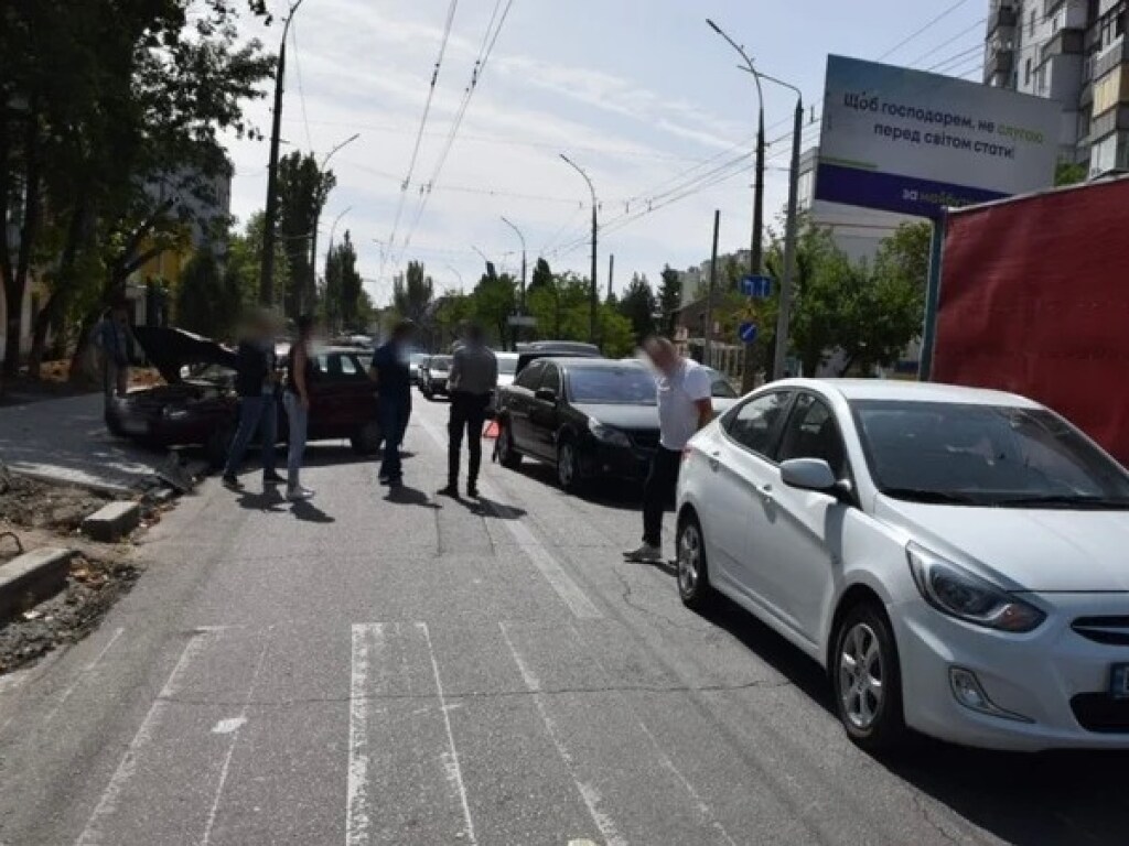 ВАЗ, Hyundai и Opel: в Николаеве произошло тройное ДТП (ФОТО)