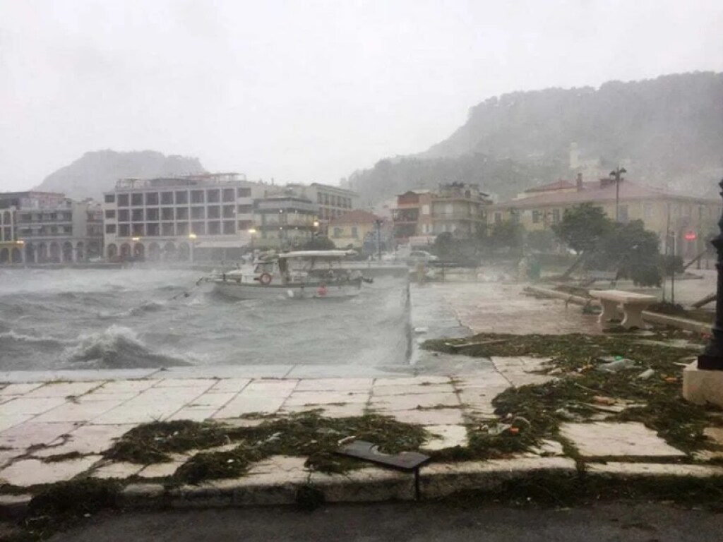 В Грецию пришел шторм Янос: затоплены острова, оборваны линии электропередач (ФОТО, ВИДЕО) 