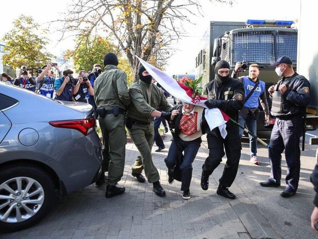 В Минске прошел женский марш: силовики грубо разгоняли участниц (ФОТО, ВИДЕО)