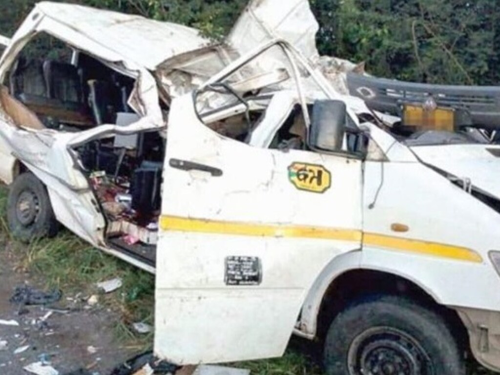Водитель автобуса не справился с управлением: Шестеро футболистов погибли в Гане (ФОТО)