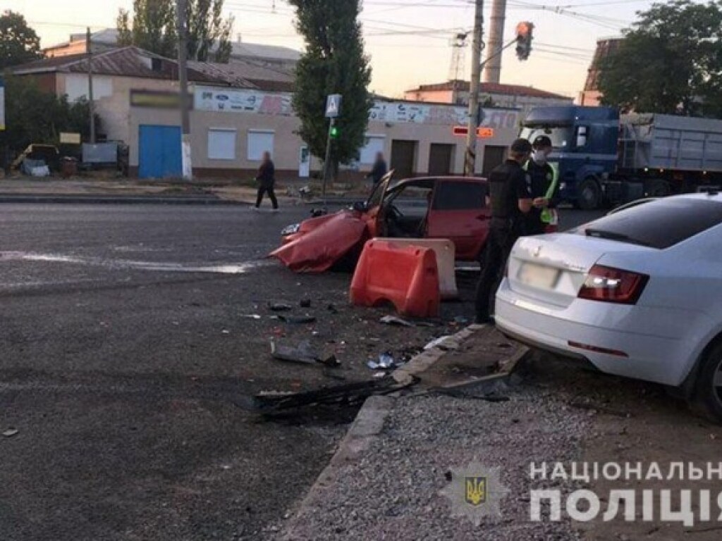 В Краматорске столкнулись две легковушки: в результате ДТП пострадали 3 взрослых и 3 детей (ФОТО)