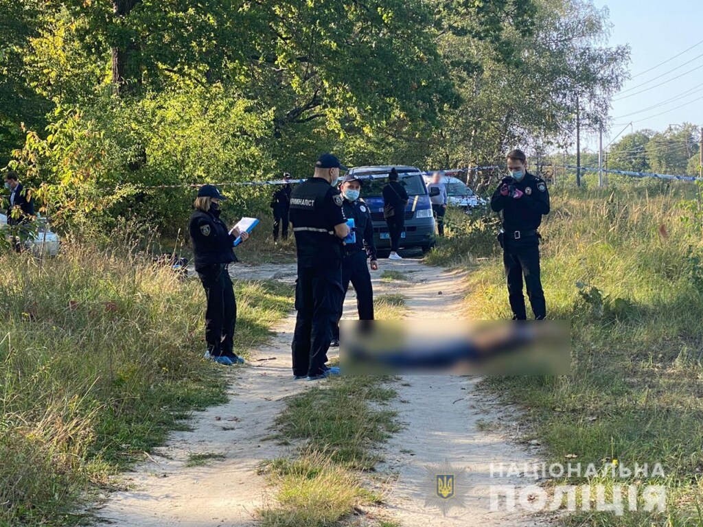 В Ворзеле под Киевом на дороге лежал мертвый бывший автоугонщик: жуткие подробности (ФОТО)