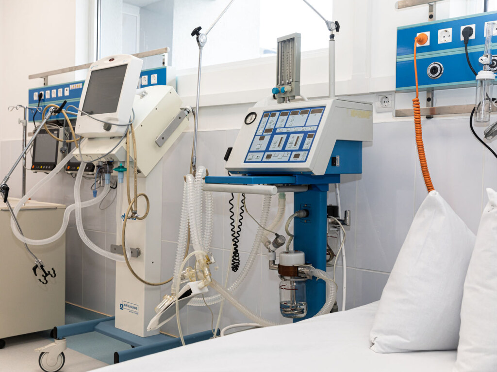 «Три медсестры на 100 пациентов»: в Харьковской больнице нехватка кадров в условиях эпидемии коронавируса