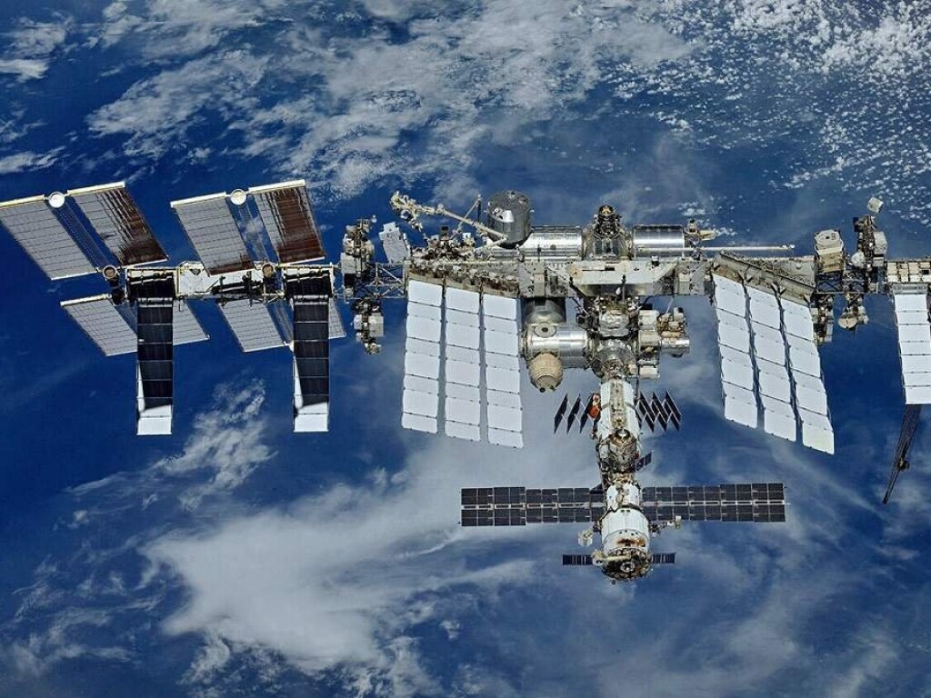 МКС изменила орбиту для уклонения от неопознанного космического мусора