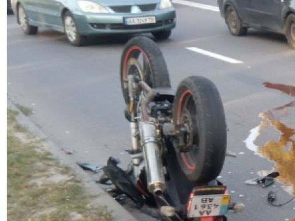 Под Киевом произошло страшное «лобовое» ДТП с мотоциклом (ФОТО, ВИДЕО)