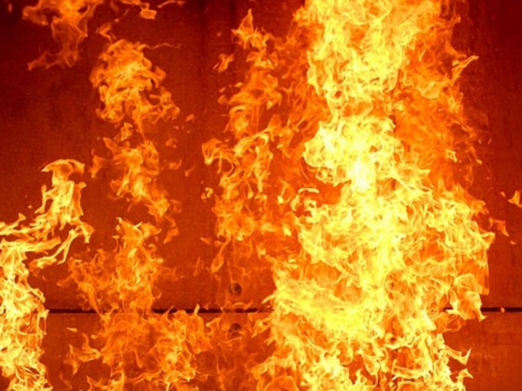 В Черкассах ликвидировали масштабный пожар (ВИДЕО)