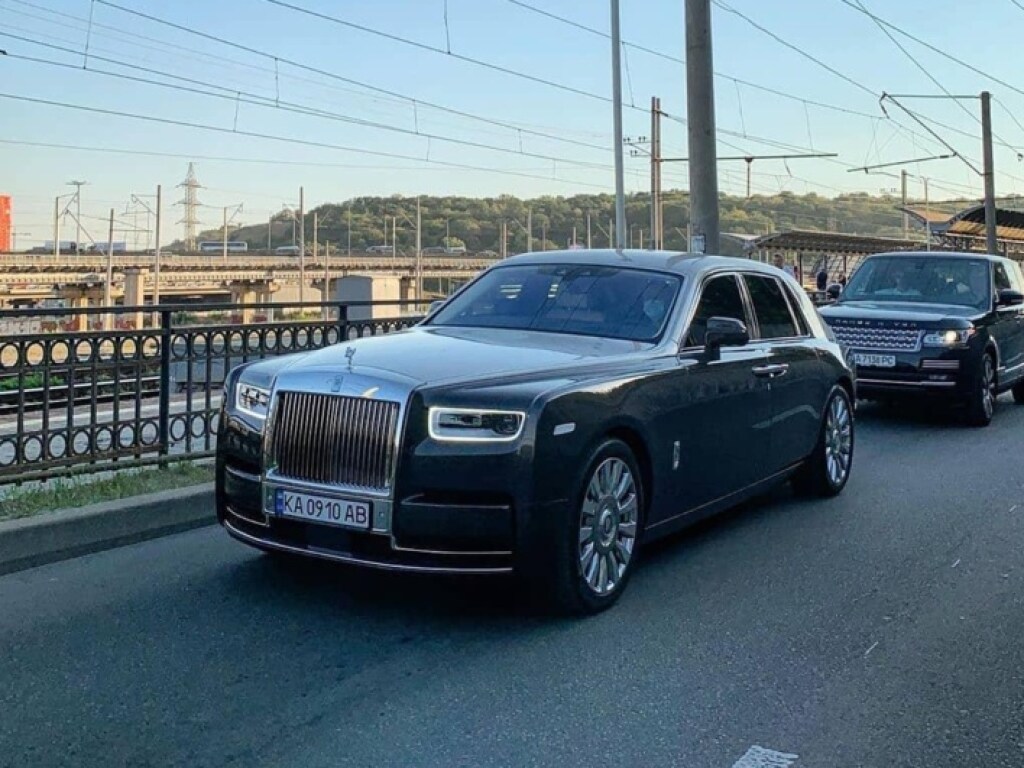 На одной из улиц Киева заметили Rolls-Royce за 17 миллионов гривен (ФОТО)