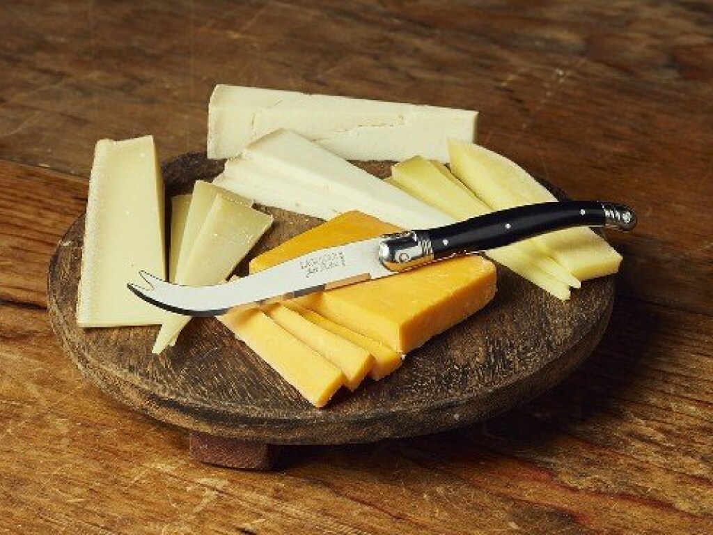 Медики рассказали о влиянии употребления сыра на сосуды