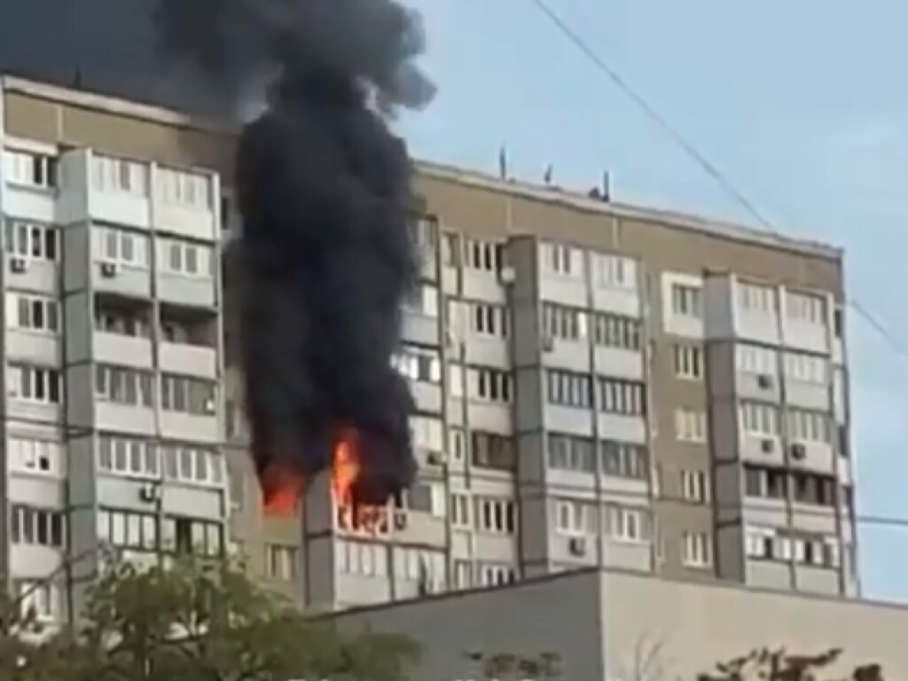На столичной Троещине произошел пожар в высотке (ФОТО, ВИДЕО)