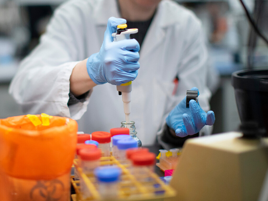 Одесская лаборатория, где проводят исследования на коронавирус, работает на пределе возможностей