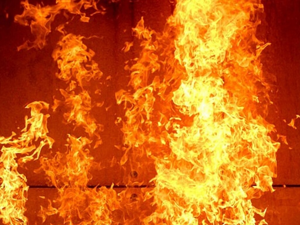 Под Киевом вспыхнул мощный пожар в жилом доме (ФОТО, ВИДЕО)