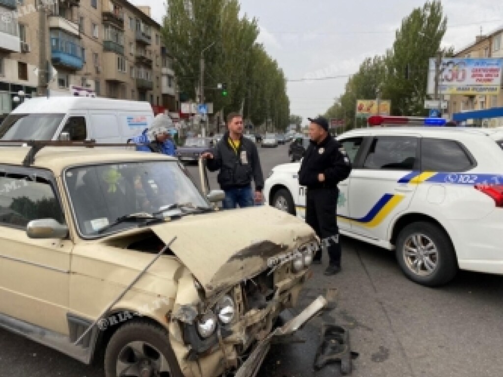 В центре Мелитополя произошло ДТП с пострадавшим (ФОТО, ВИДЕО)