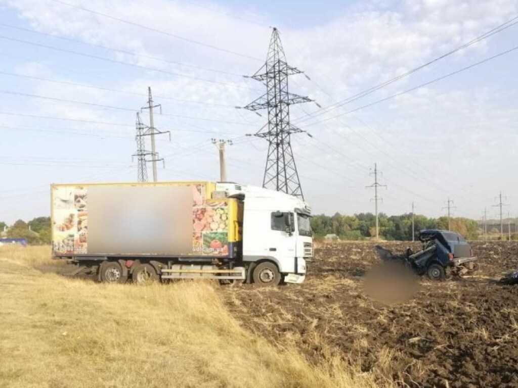 Под Харьковом столкнулись автомобиль «Нива» и грузовика DAF: есть жертвы