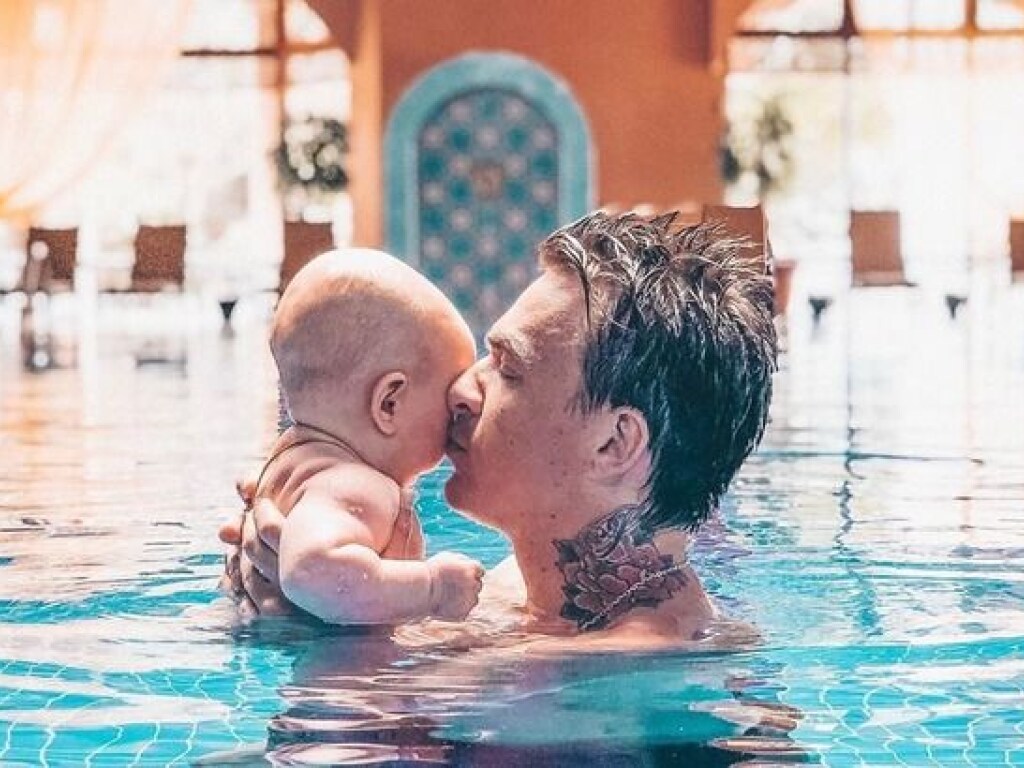 Влад Топалов показал трогательные фото с сыном