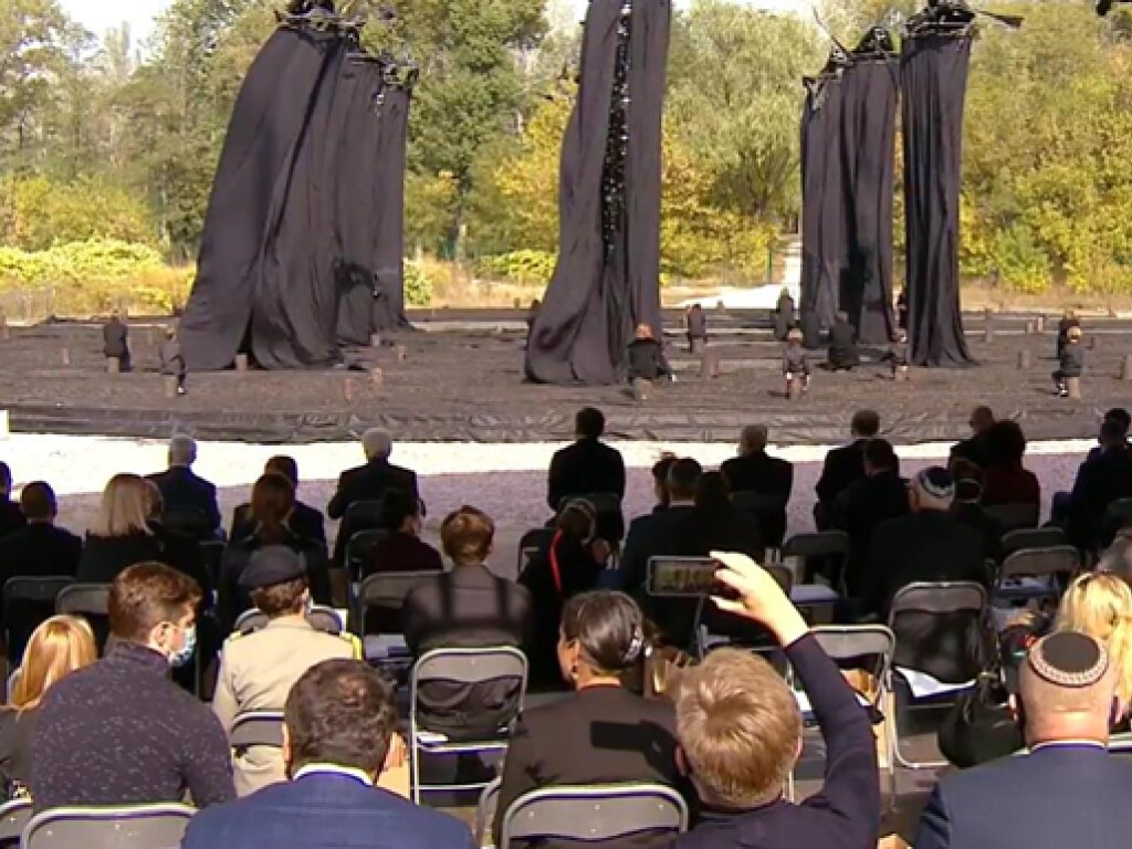 Зеленский почтил память жертв трагедии Бабьего Яра (ФОТО, ВИДЕО)
