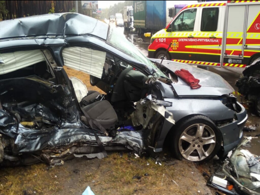В Черкассах произошло смертельное ДТП: столкнулись Hyundai и Peugeot (ФОТО)