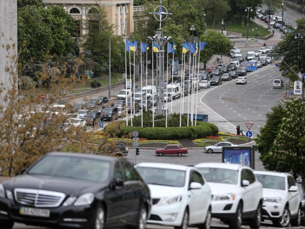 Киев сковали утренние пробки (КАРТА)