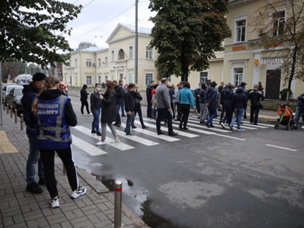 В Киеве проходит акция протеста на Московской улице, движение транспорта ограничено (ФОТО)