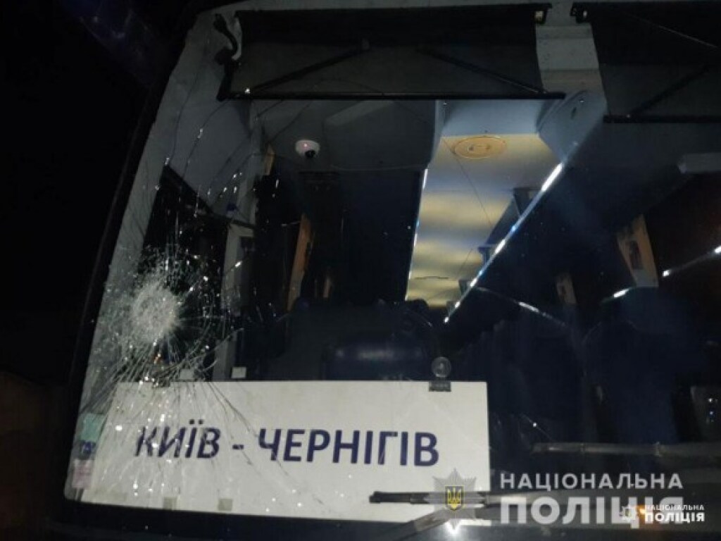 Ночью в Чернигове совершено нападение на пассажирский автобус (ФОТО)