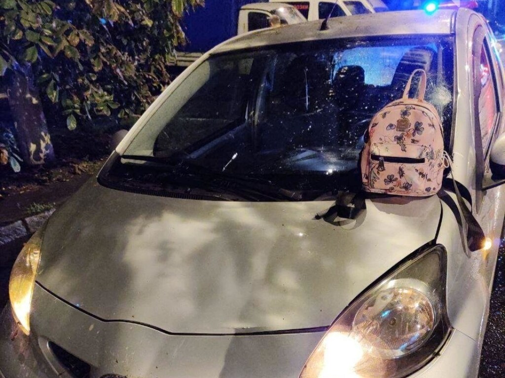 В Одессе автомобиль сбил девушку, которая внезапно выбежала на дорогу (ФОТО)