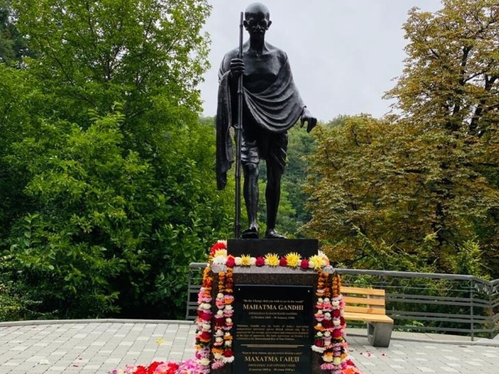 В Киеве открыли памятник Махатме Ганди (ФОТО, ВИДЕО)
