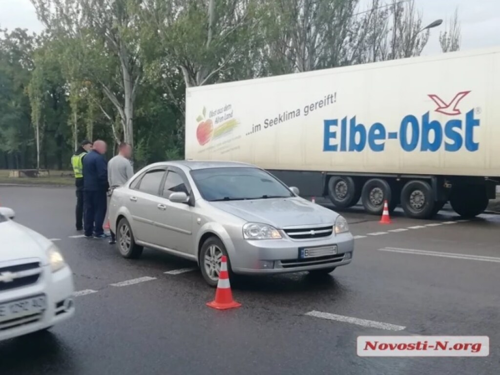 В Николаеве водитель за рулем Chevrolet сбил бабушку на пешеходном переходе (ФОТО)