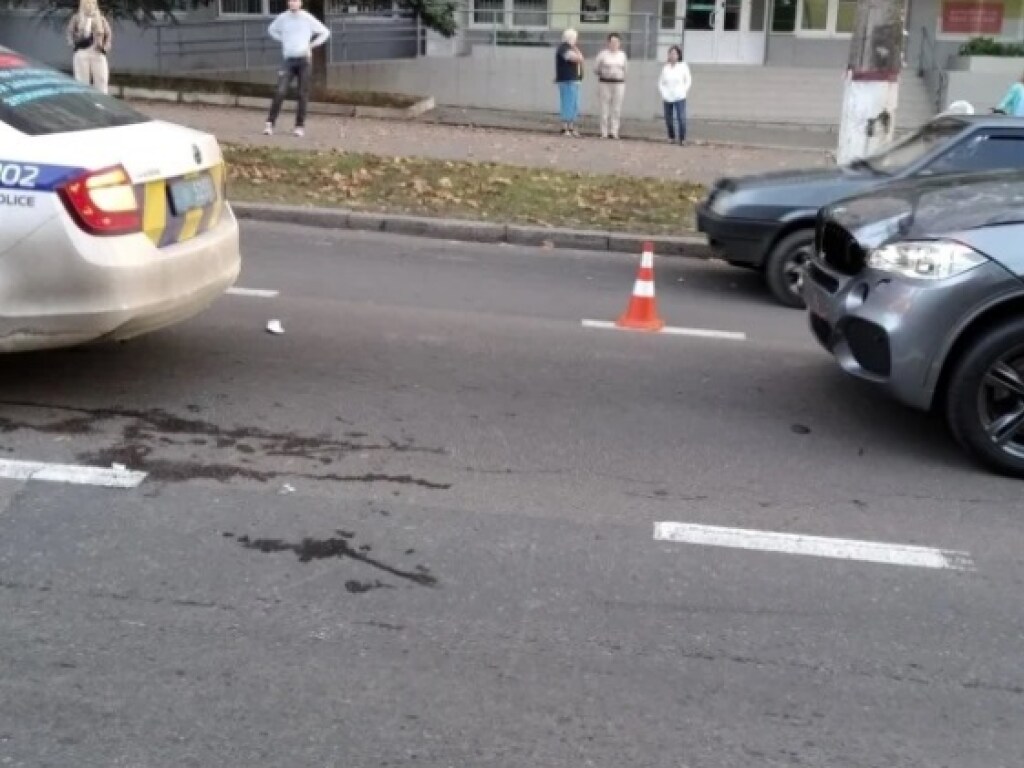 В центре Николаева BMW X5 сбил мужчину на пешеходном переходе (ФОТО)