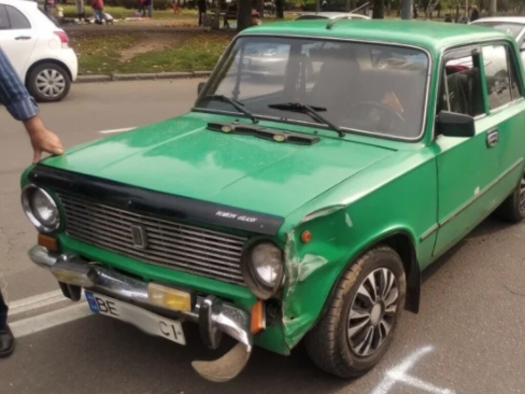 В Николаеве на перекрестке дорогу не поделили Chevrolet и ВАЗ (ФОТО)