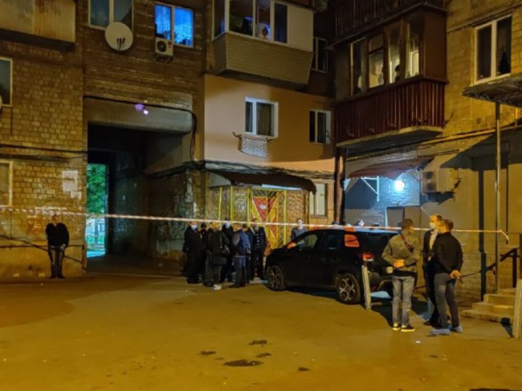 На Отрадном в Киеве произошло жестокое убийство: зарезали хозяйку магазина (ФОТО, ВИДЕО)