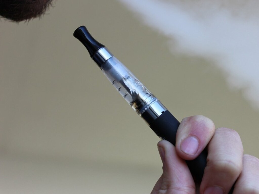 Ученые рассказали о смертельной опасности электронных сигарет