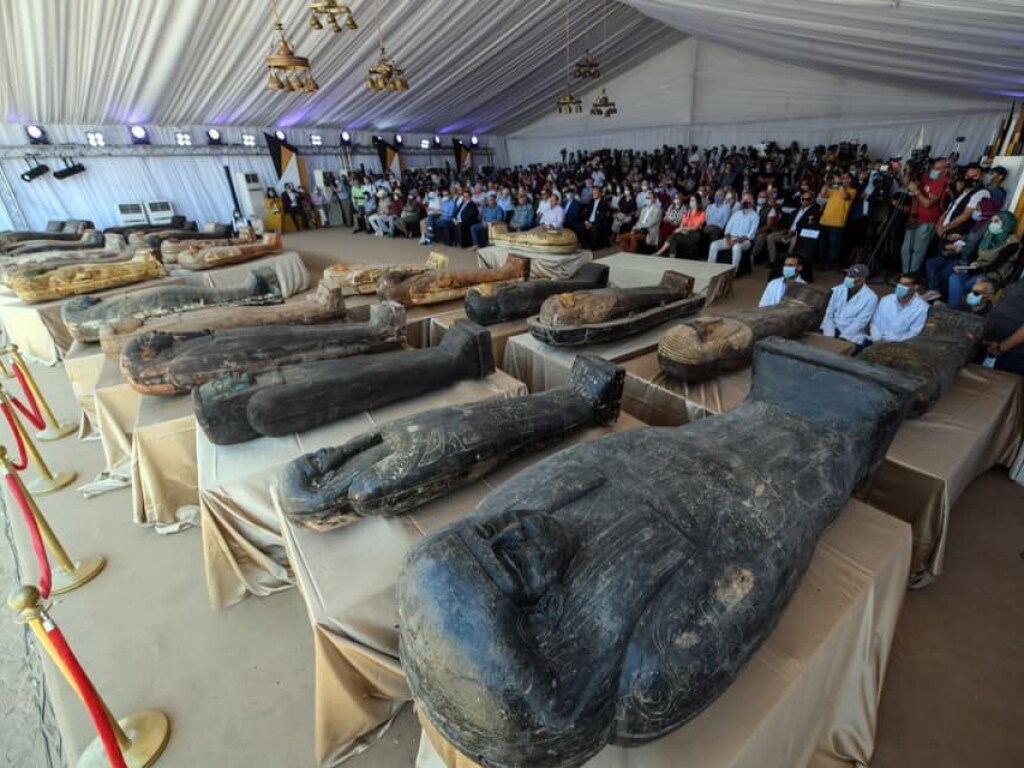 В Египте провели выставку с 59 саркофагами, которым более 2500 лет (ФОТО)