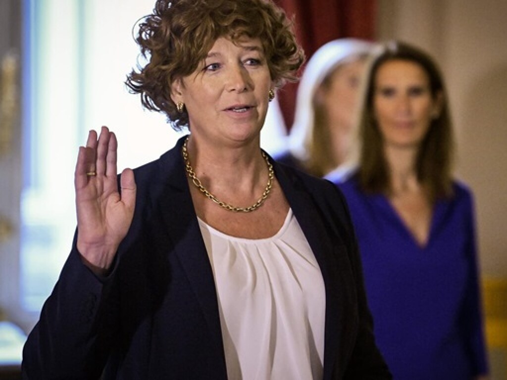 Женщина-трансгендер заняла должность вице-премьера в правительстве Бельгии (ФОТО)