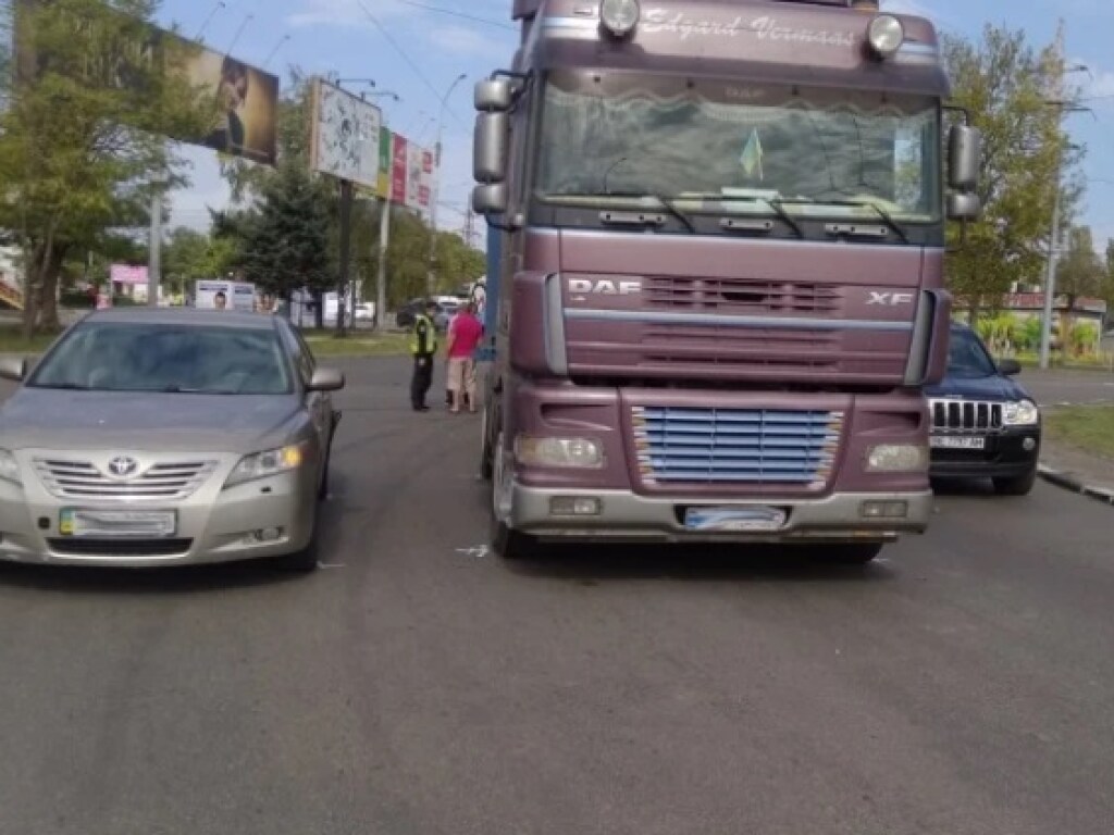 В Николаеве на Богоявленском тягач DAF «притер» Toyota (ФОТО)