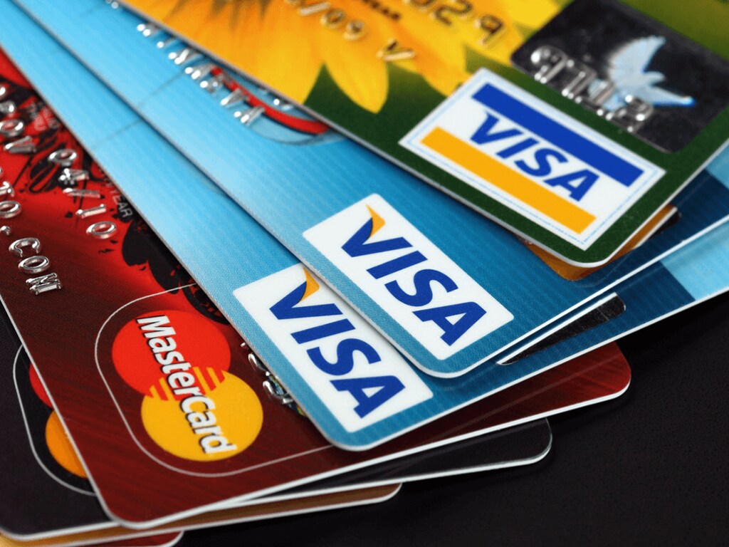 Пользование банковскими картами может платным: в Раде зарегистрировали законопроект