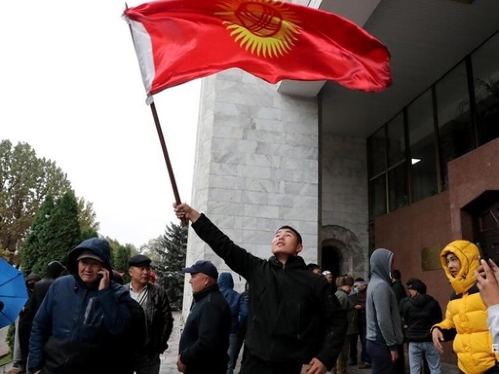Глава правительства Киргизии покинул пост
