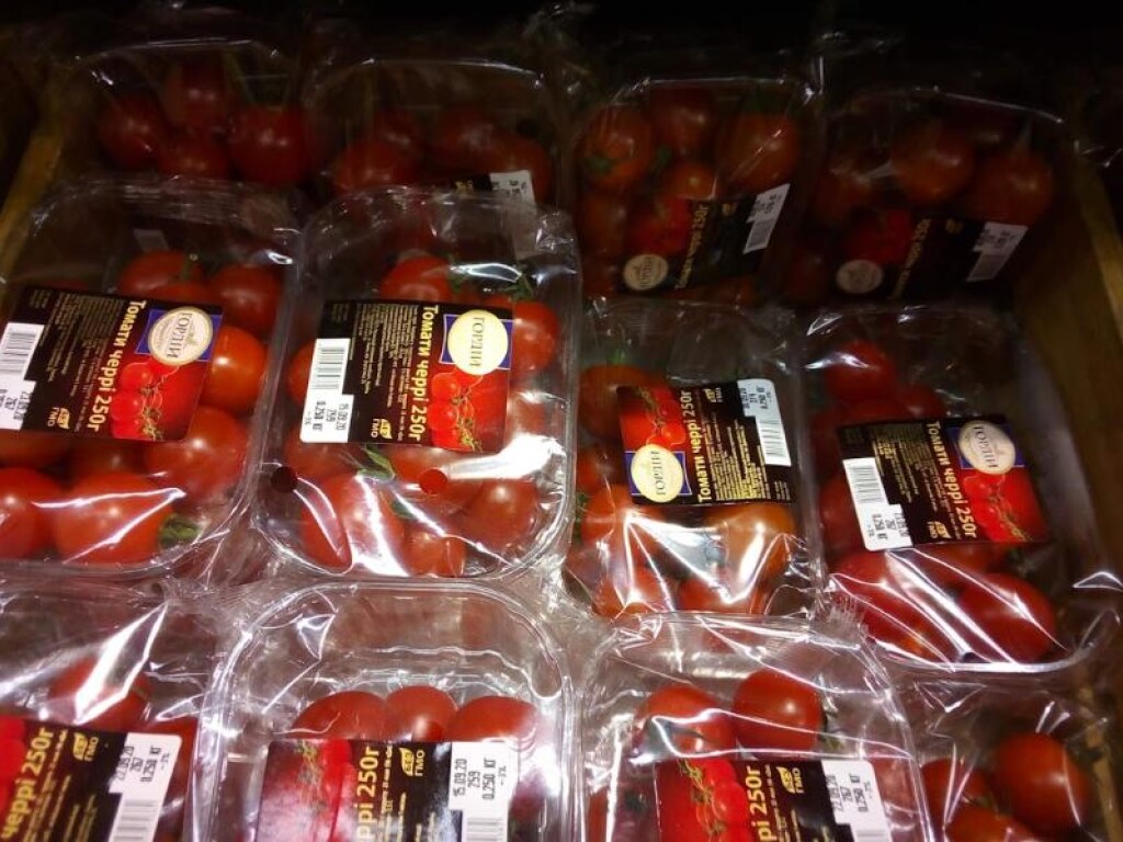 В супермаркетах Киева на 20% подорожала сметана и в 2 раза выросла цена помидоров черри (ФОТО)