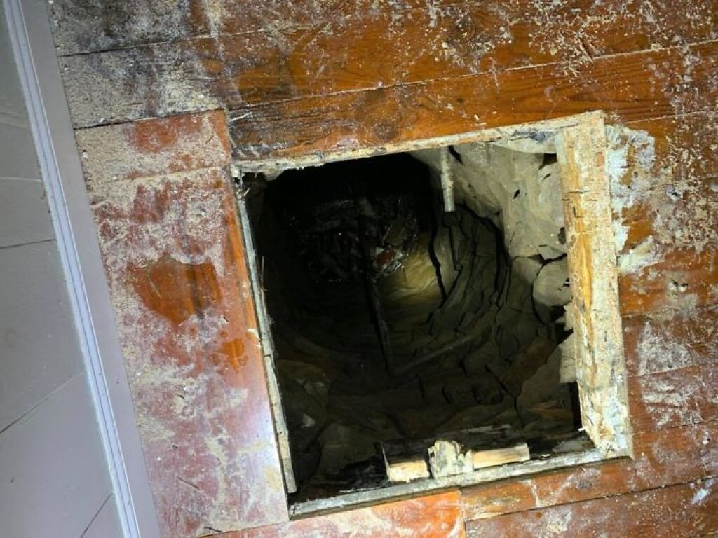 Американец обнаружил под домом 9-тиметровый тоннель и чуть не погиб (ФОТО)
