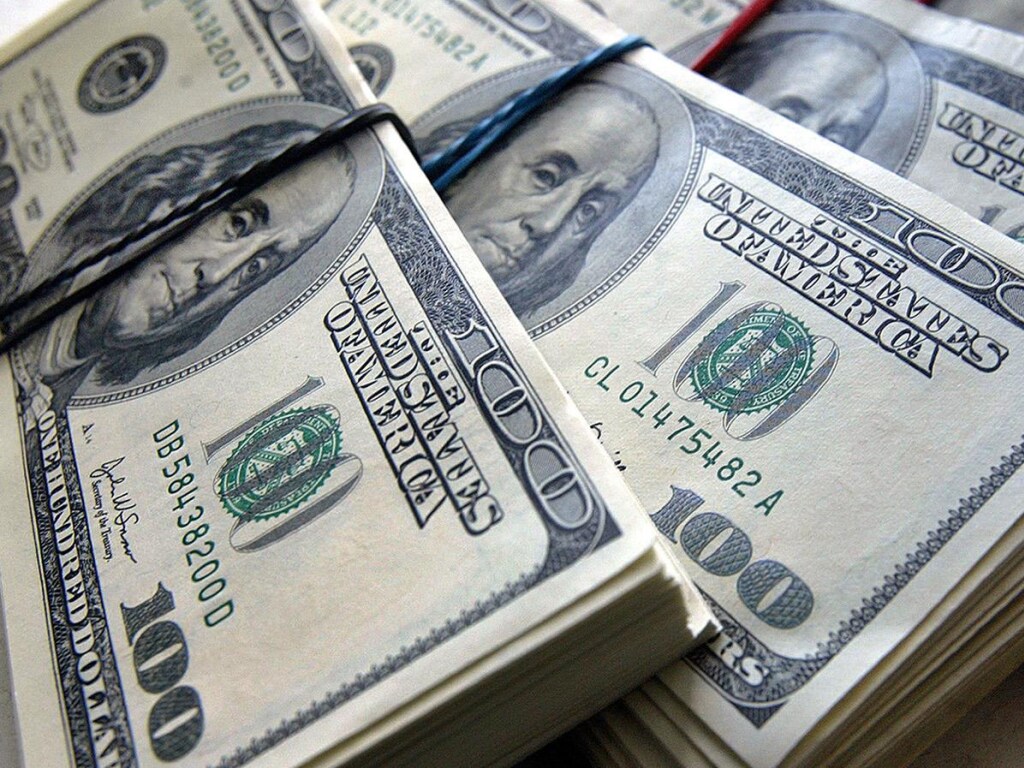 НБУ установил официальный курс на уровне 28,32 гривны за доллар