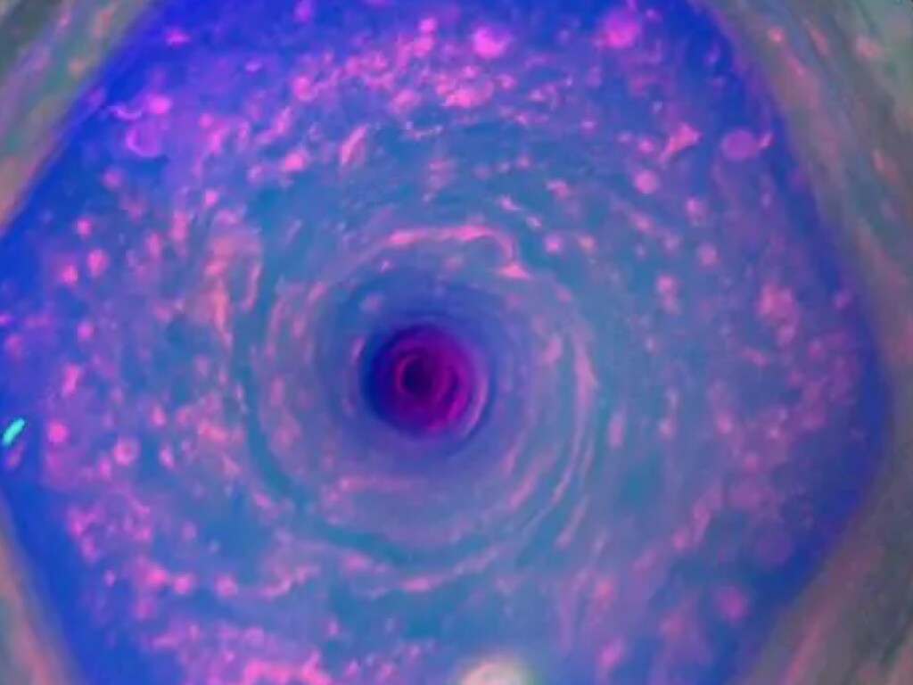 Ученые разгадали загадку шторма необычной формы на Юпитере (ФОТО)