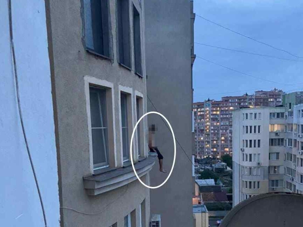 В Одессе патрульные спасли пьяного мужчины от самоубийства (ФОТО)