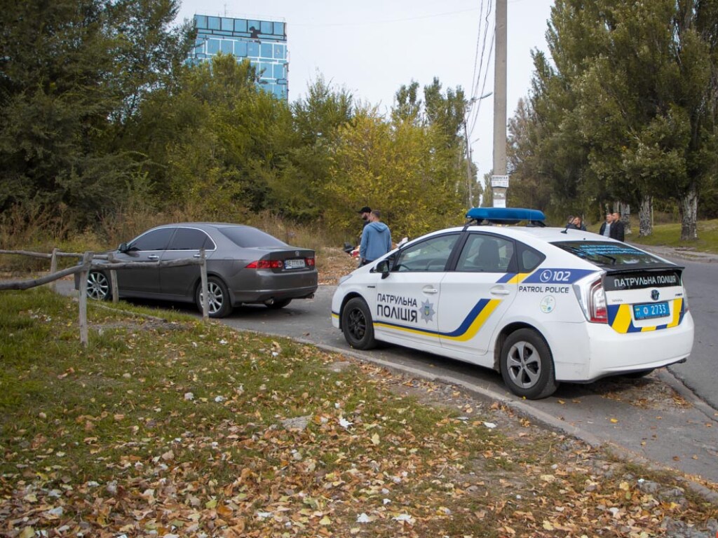 В Днепре на улице нашли труп обнаженной женщины с пробитой головой (ФОТО)