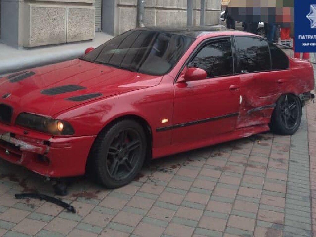 В Харькове столкнулись BMW и Daewoo: пассажир госпитализировали (ФОТО)