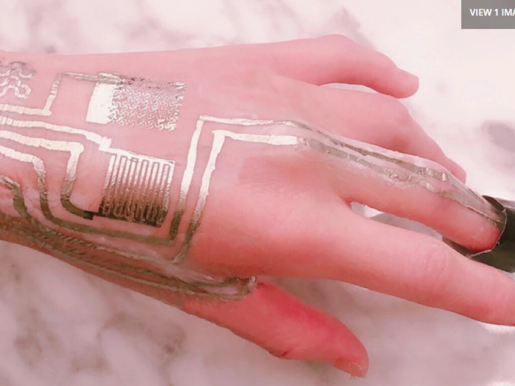 Ученые научились печатать датчики на человеческой коже (ФОТО)