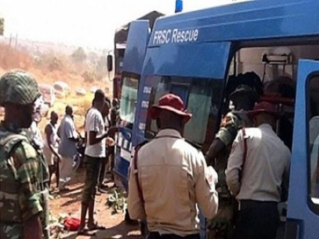 При аварии с автобусом в Нигерии погибли 17 человек