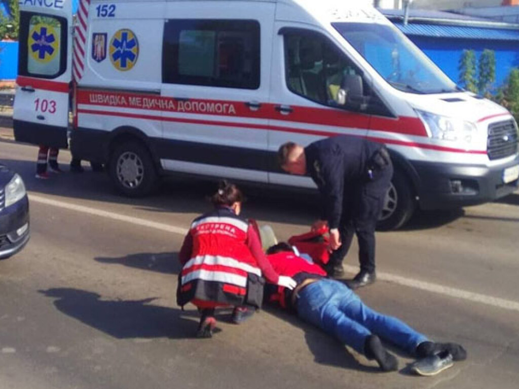 В Киеве на Осокорках мужчину сбил автомобиль (ФОТО)