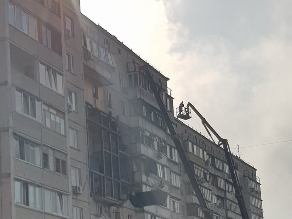 Взрыв дома на Позняках: жильцам начали отдавать вещи (ФОТО)